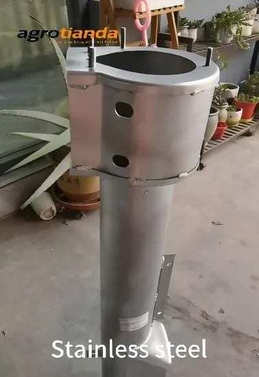 Le fabricant fournit une charrue à grille de retournement hydraulique montée à l'arrière du tracteur